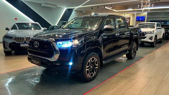 TOYOTA HILUX 2.8 D-4D TURBO DIESEL CD SRV 4X4 AUTOMÁTICO